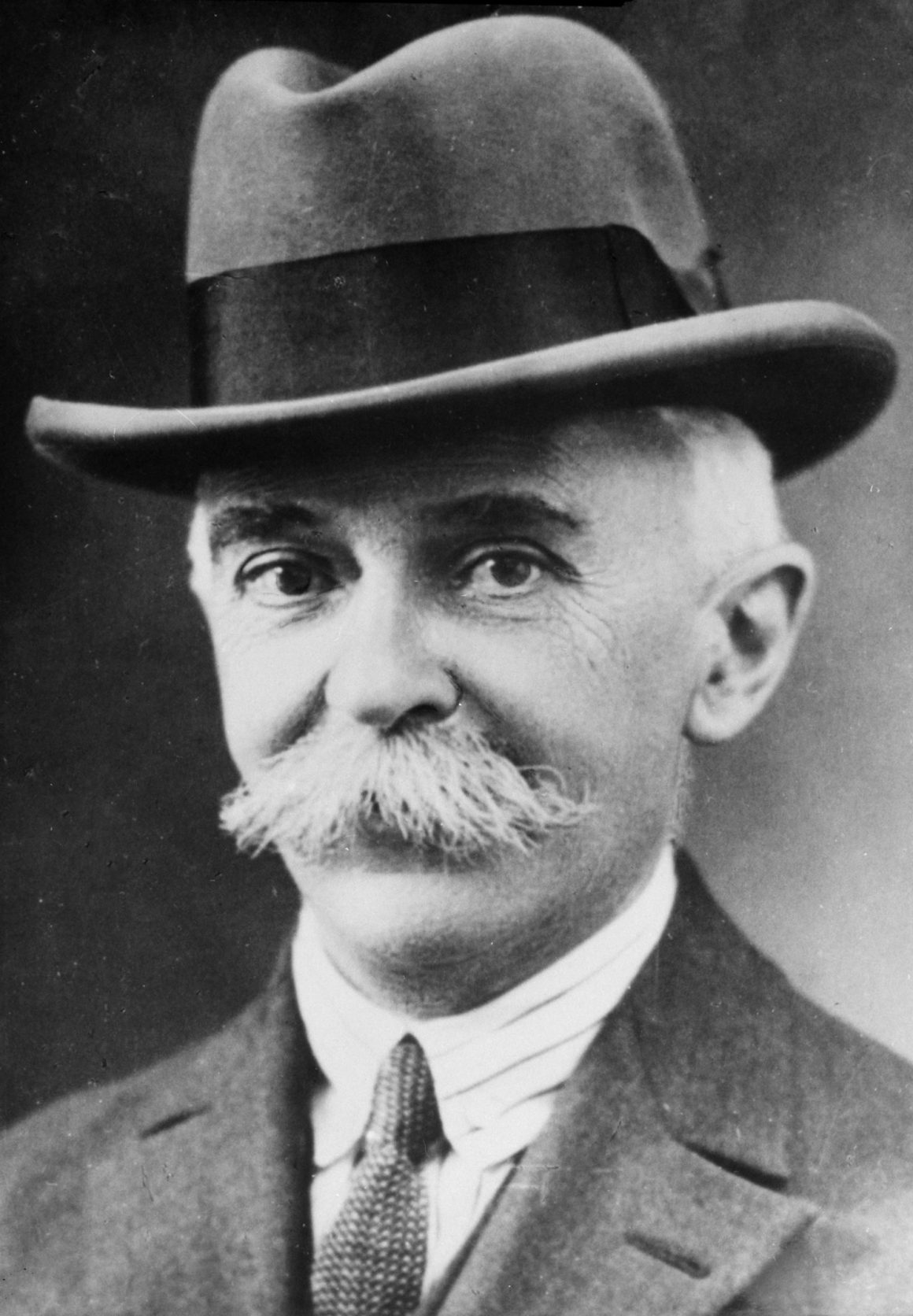 Pierre de Coubertin, histoire et biographie de Coubertin Auteurs
