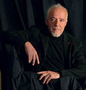 L'écrivain brésilien Paulo Coelho L'écrivain brésilien Paulo Coelho