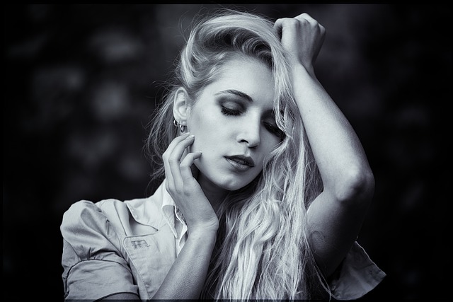 Poésie Paul Eluard > La vie immédiate > Belle et ressemblante