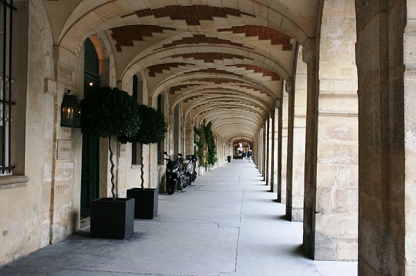 A quoi ressemblent les pavillons de la place des Vosges ?