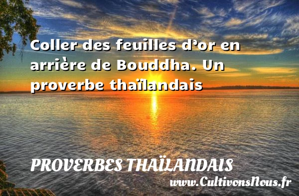 Coller des feuilles d’or en arrière de Bouddha. - Proverbes thaïlandais